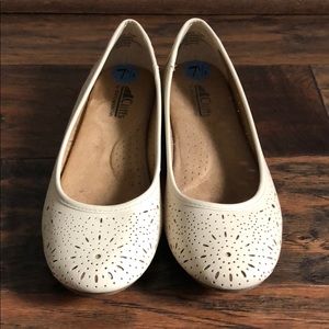 Cream dress flat